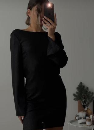 Черное платье