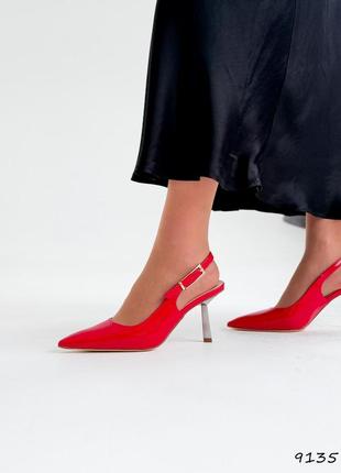 Распродажа красные лакированные невероятные туфли с острым носом на каблуке и открытой пяткой