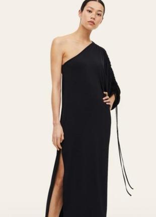 Платье на одно плечо