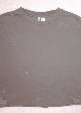 Укороченная футболка с рваностями