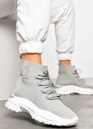 Кроссовки женские