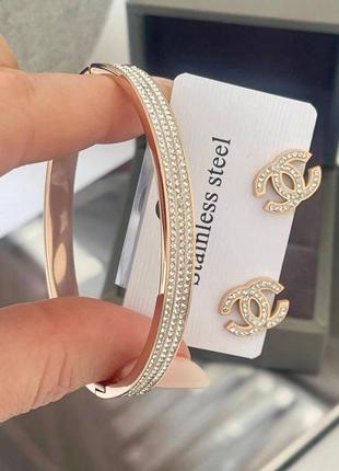 Набор медсталь, гвоздики серьги шаннель и браслет разъемный в камушках