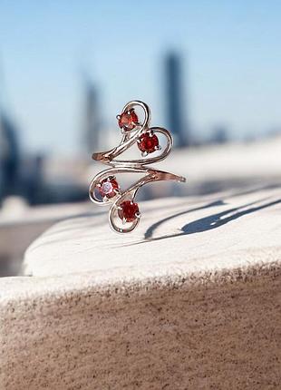 🫧 17.5 размер кольцо серебро с золотом цирконий красный