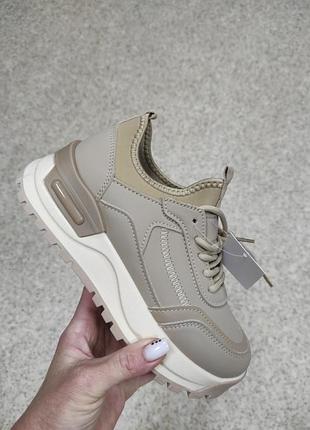 Новинка кроссовки бежевые и черные