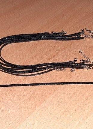 Чорний ремінець на шию із застібкою карабіном .уважно  читайте  умови  пересилки!!!