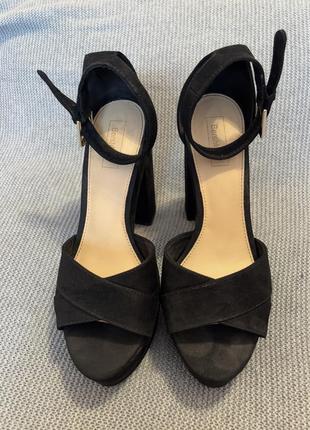 Женские босоножки bershka