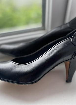 Шкіряні туфлі