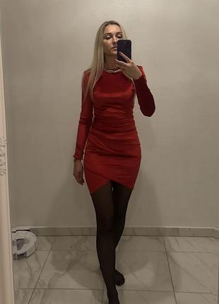 Дуже красива ефектна оксамитова сукня