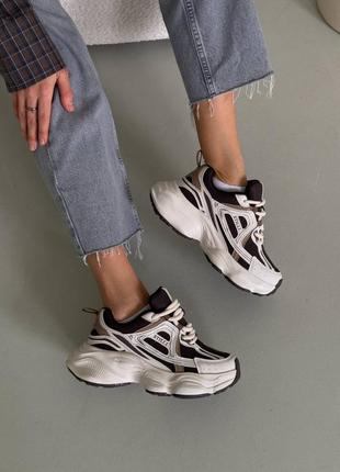 Натуральные кожаные и замшевые молочные с шоколадным кроссовками