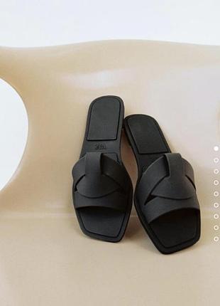Чорні шльопанці zara