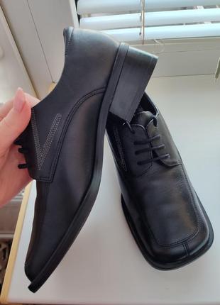 Кожаные женские туфельки bata