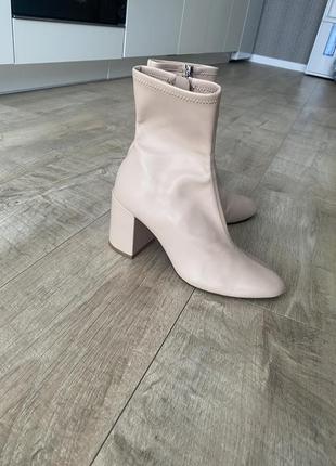 Чоботи bershka осінь/весна, 38 розмір