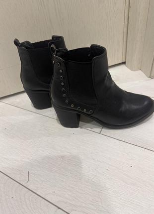 Ботинки черные