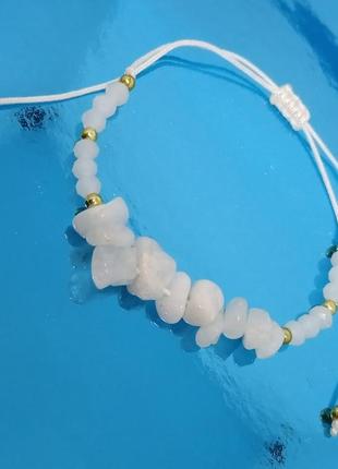 Женский безразмерный браслет с натуральными камнями.