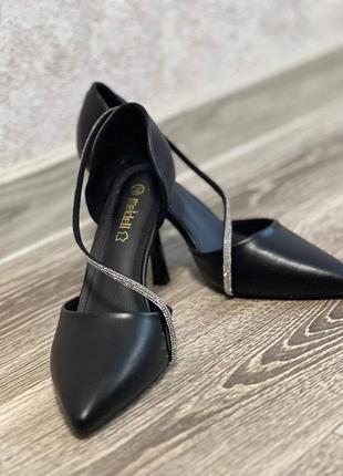 Туфли на каблуке