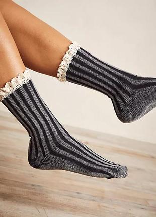 Free people плотные носки molly в рубчик с оборками женские выстираный черный цвет