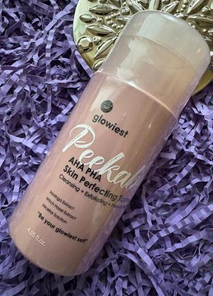 Нежный многозадачный тонер с кислотами glowiest peekaboo aha pha skin perfecting face toner 120ml.