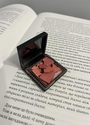 Румяна nars в самом популярном оттенке orgasm 1.2 нюанс