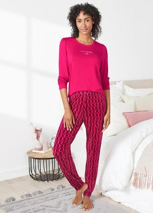 Піжама, домашній костюм