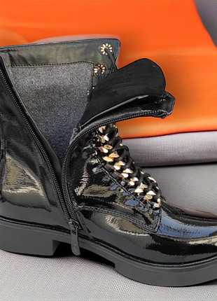 Модні черевики демі чорні лакові на підборах для дівчинки