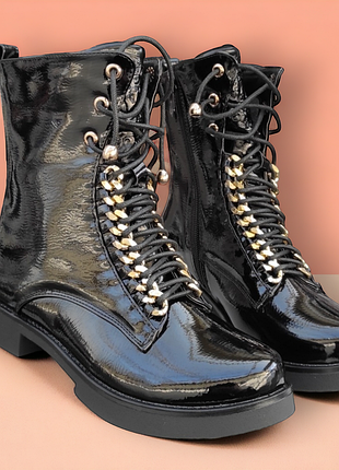 Модні черевики демі чорні лакові на підборах для дівчинки