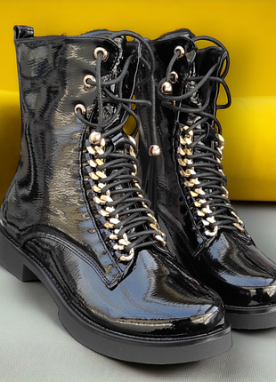 Модні черевики демі чорні лакові на підборах для дівчинки