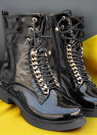 Модні черевики демі чорні лакові на підборах для дівчинки