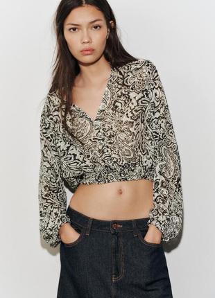 Рубашка в швейцарский горошек с принтом