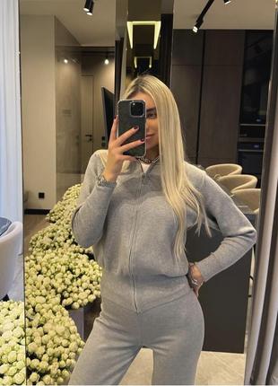 Вязаный серый трикотажный костюм от ivina boutique