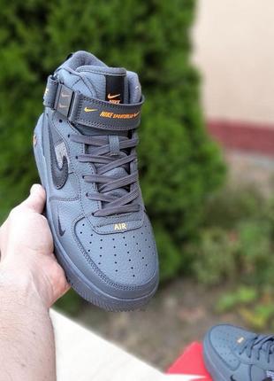 Мужские кроссовки nike air force 1 mid lv8 серые с оранжевым высокие6 фото