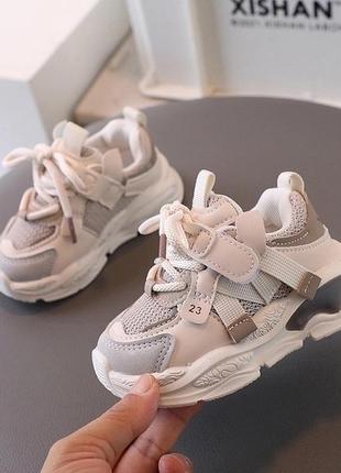 Гарні кросівки