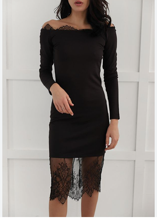 Изысканное облегающее платье с кружевом