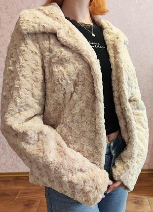 Шубка geisha бежева з візерунком троянд