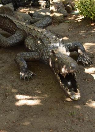 Скульптура крокодила з нержавіючої сталі ручної роботи