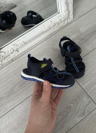 Дитячі спортивні босоніжки для хлопчика закриті босоніжки 22р сандалі з закритим носком для хлопчика