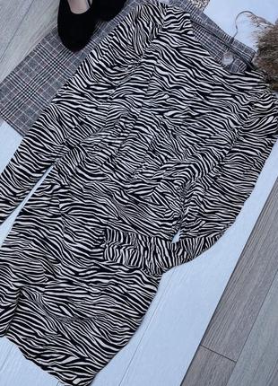 Новое короткое платье h&m m платье с разрезом на спине короткое платье в принт зебра