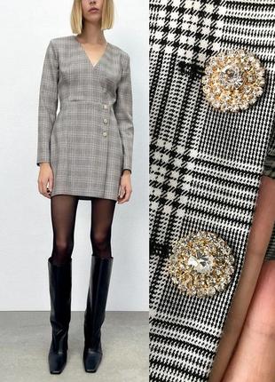 Классическое платье в клетку принц уэльский с пуговицами в стразах zara клетчатое серое платье