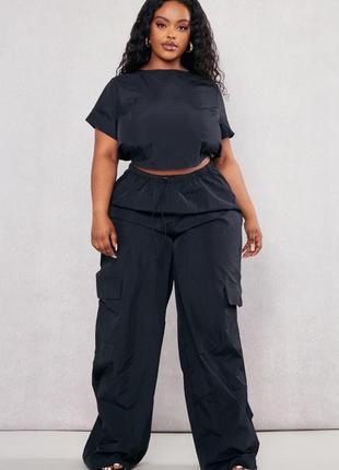 Новые непромокаемые черные широкие штаны с карманами prettylittlething плащевка спортивные карманы