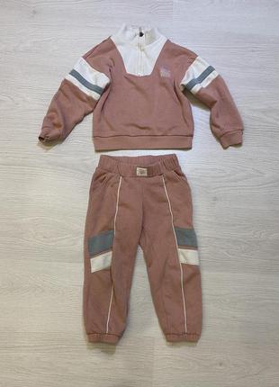 Пудровий спортивний костюм kiabi, 4-5 років
