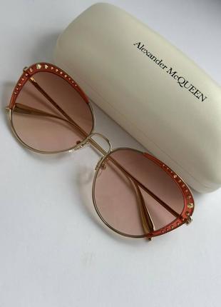 Mcqueen новые! солнцезащитные очки.
