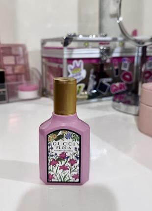Продаю женские духи gucci flora 30 мл.