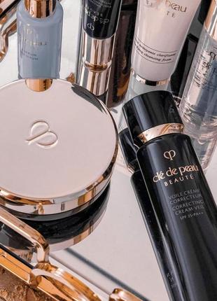 Spf 25 +++cle de peau beaute voile crème correcteur n корректирующая база для эффект красоты кожи .