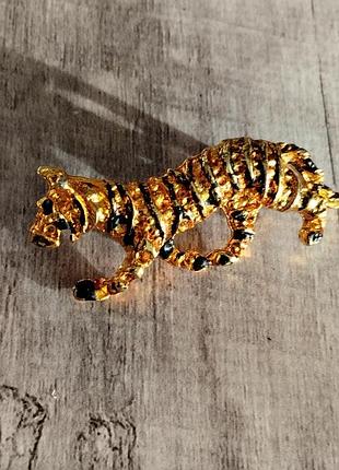 Брошка в золотистому тоні тигр