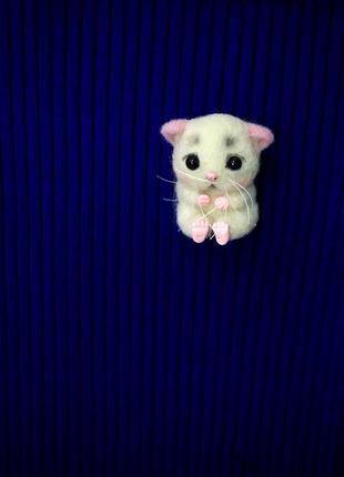 Брошь из шерсти белый мышонок