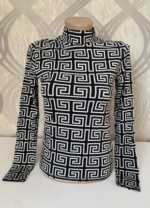 Жіноча водолазка з принтом в грецькому стилі