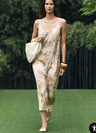 Дуже ніжна та красива сукня, наче шовкова