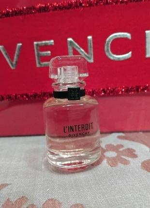 L'interdit
givenchy