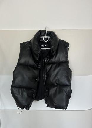 Стильная кожаная безрукавка zara🔥🔥