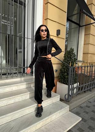 Велюровый костюм кофточка и штаны джоггеры