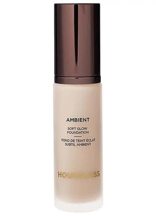 Тональна основа hourglass ambient soft glow liquid foundation відтінок 3 і 5